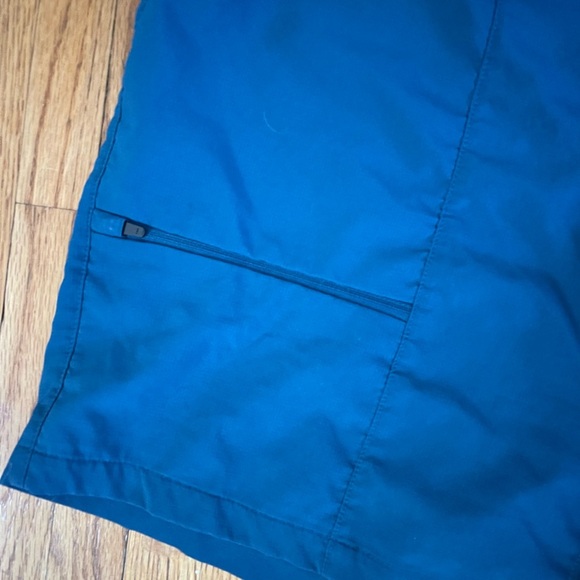Mountain Hardwear Men’s 30 Blue Athletic Shorts - Picture 2 of 4